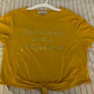 Yellow tied crop top !